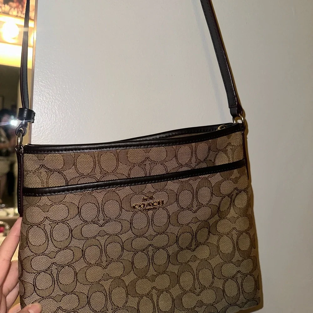 Coach - Picture 6 of 8